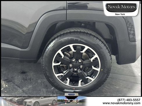 Used 2023 Jeep Renegade Trailhawk image 6