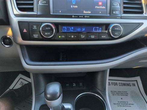 Used 2016 Toyota Highlander XLE AWD/4WD image 18