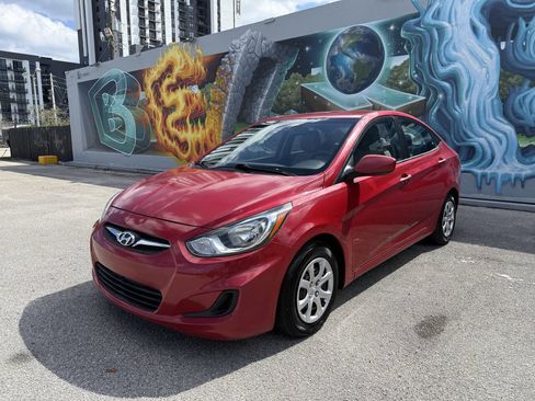 Used 2012 Hyundai Accent GLS image 1