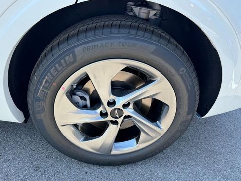 Used 2026 Genesis GV70 2.5T Advanced image 6