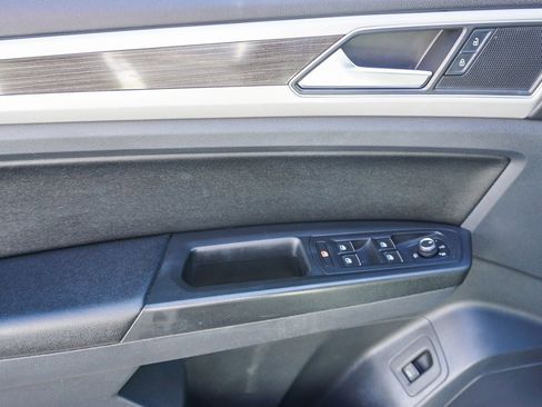 Used 2018 Volkswagen Atlas SE image 19