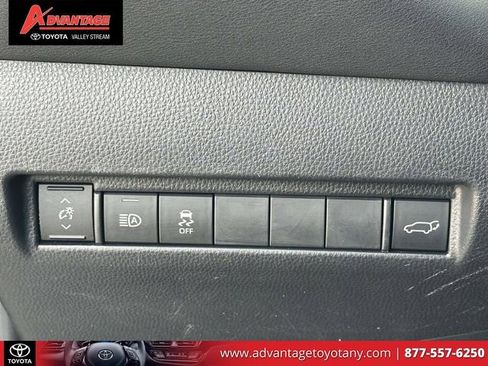 Certified 2023 Toyota Venza XLE AWD/4WD image 24