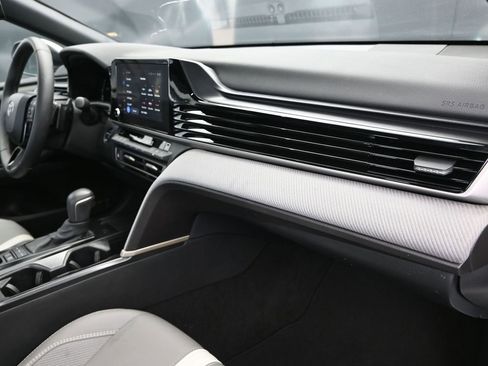 Used 2025 Toyota Camry SE w/ Convenience Package image 24