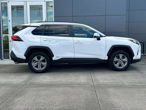 Used 2023 Toyota RAV4 LE AWD/4WD image 2