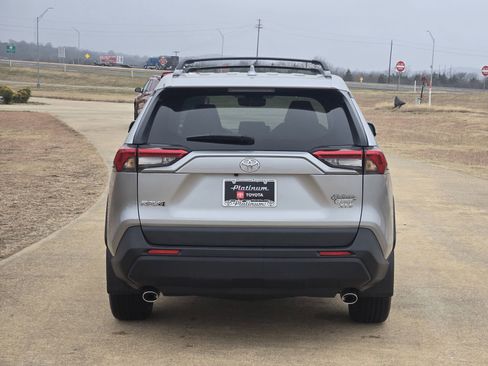 Used 2023 Toyota RAV4 XLE Premium image 8