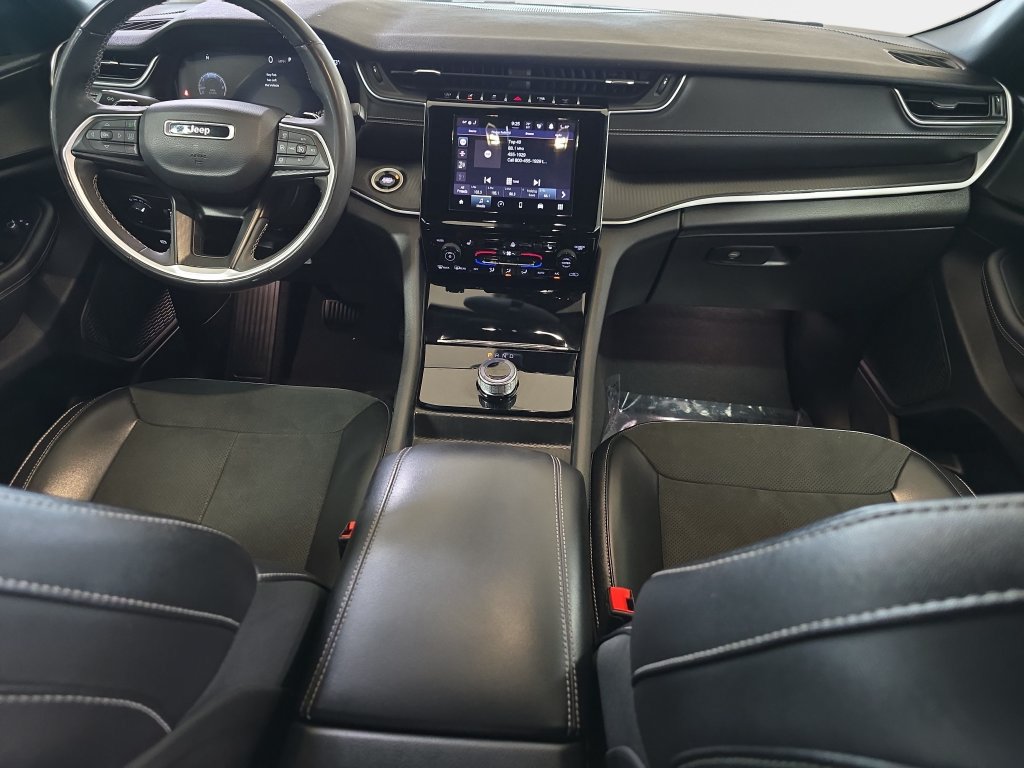 Used 2024 Jeep Grand Cherokee Altitude AWD/4WD image 12