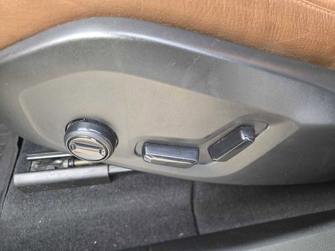 Used 2023 Volvo XC60 T8 Plus image 26