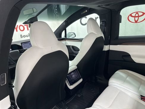 Used 2022 Tesla Model X image 19