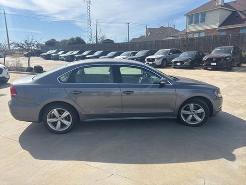 Used 2015 Volkswagen Passat 1.8T Limited Edition image 4