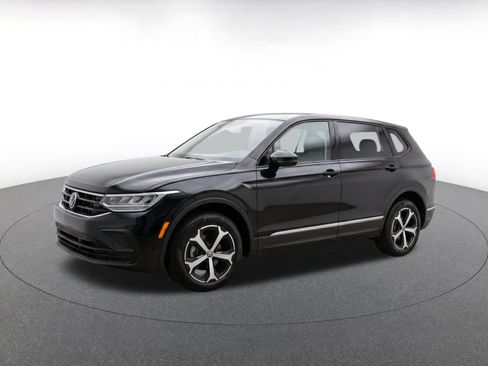 Used 2026 Volkswagen Tiguan SE AWD/4WD image 3