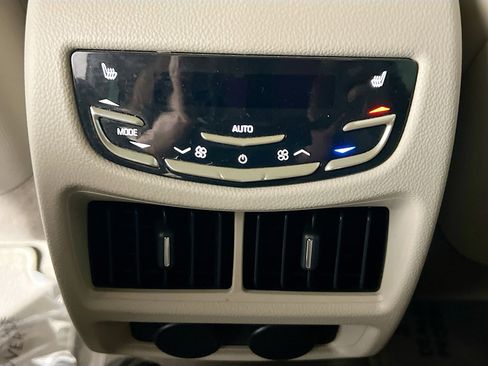 Used 2015 Cadillac SRX Premium image 19