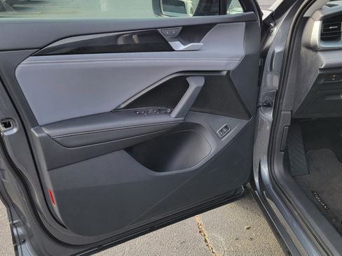 Certified 2025 Volkswagen Tiguan SE image 16