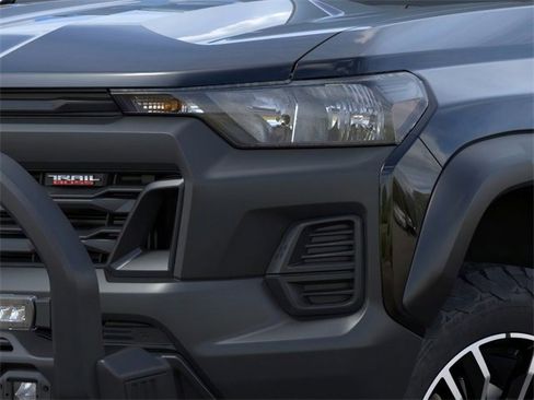 New 2026 Chevrolet Colorado Trail Boss w/ Off-Road Front Bumper Package image 11