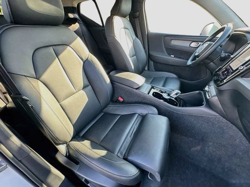 Used 2025 Volvo XC40 B5 Plus AWD/4WD image 33