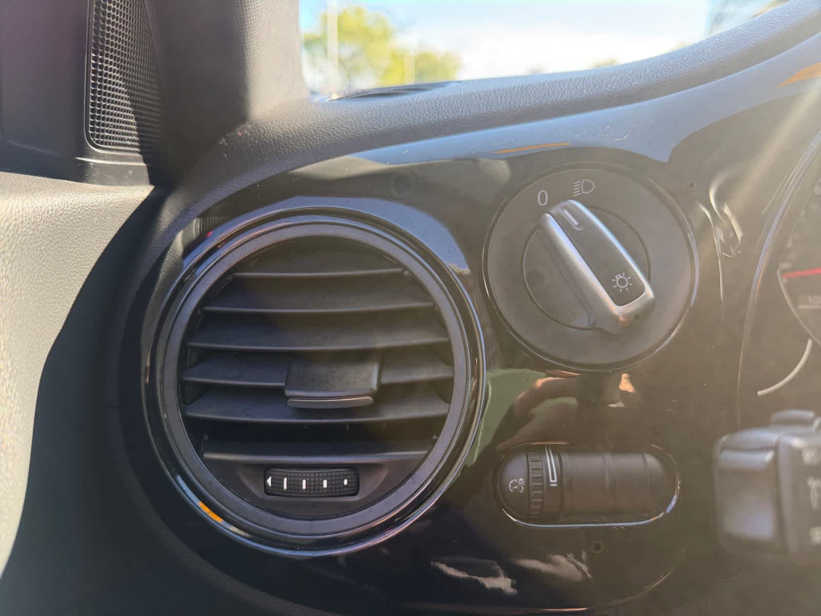 Used 2019 Volkswagen Beetle 2.0T S FWD image 35