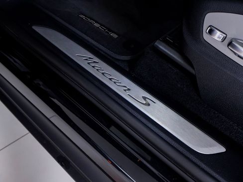 Certified 2023 Porsche Macan S AWD/4WD image 24