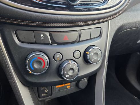 Used 2019 Chevrolet Trax LS FWD image 15