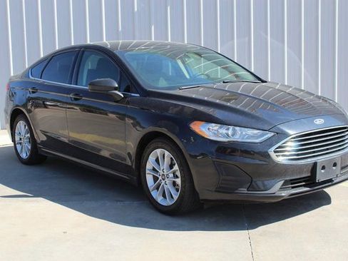 Used 2020 Ford Fusion SE image 4