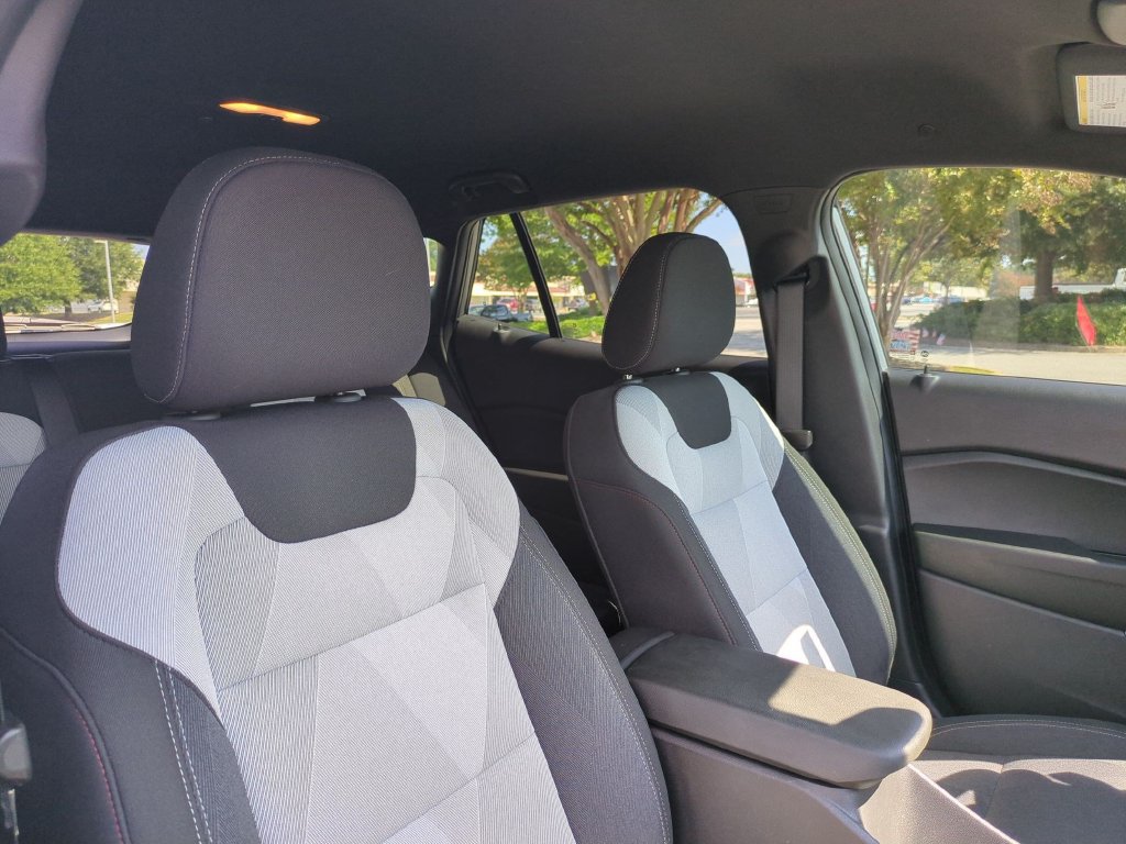 Used 2025 Chevrolet Trax RS w/ Driver Confidence Package FWD image 29
