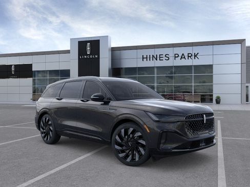 New 2026 Lincoln Nautilus Reserve w/ Jet Appearance Package AWD/4WD image 7
