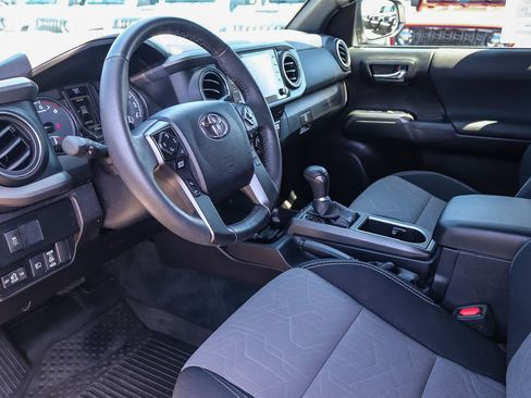Used 2022 Toyota Tacoma TRD Sport w/ Technology Package RWD image 18