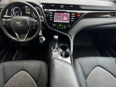 Used 2019 Toyota Camry LE image 10