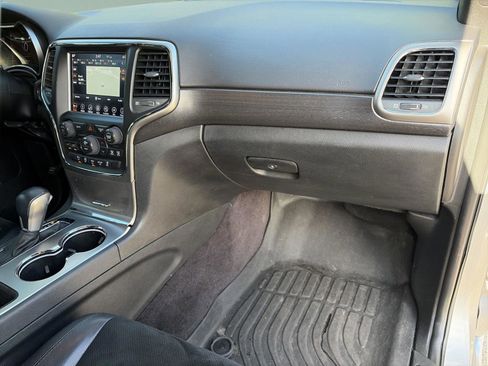 Used 2018 Jeep Grand Cherokee Altitude image 19