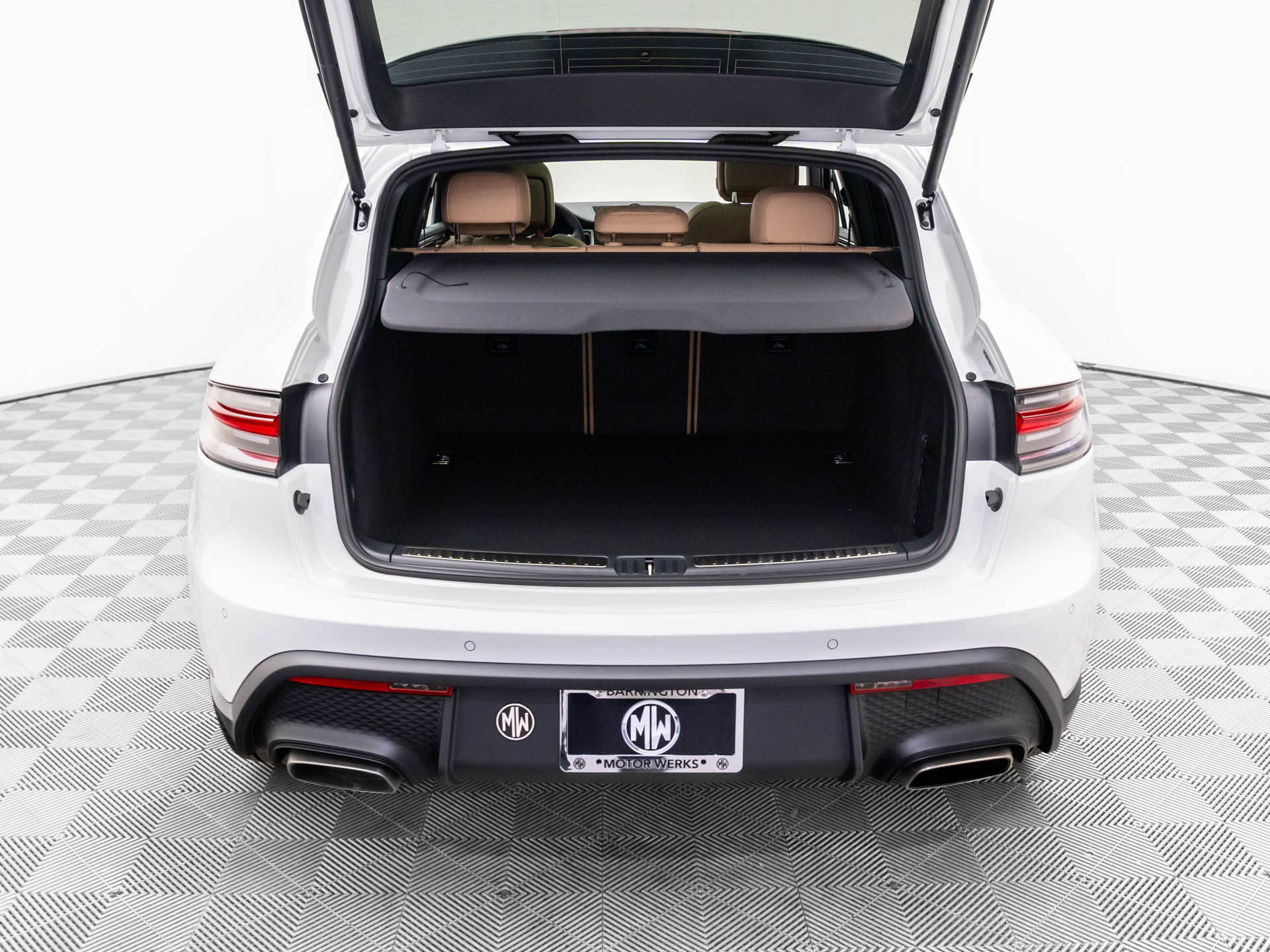 Certified 2026 Porsche Macan AWD/4WD image 31