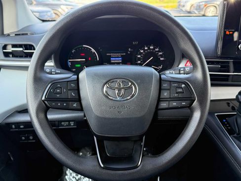Certified 2026 Toyota Sienna LE AWD/4WD image 19
