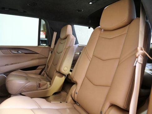 Used 2017 Cadillac Escalade Platinum image 15