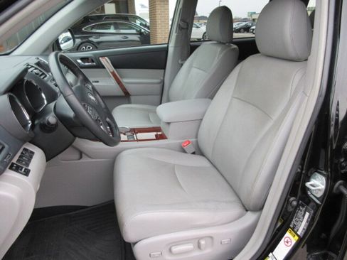 Used 2013 Toyota Highlander Limited image 12