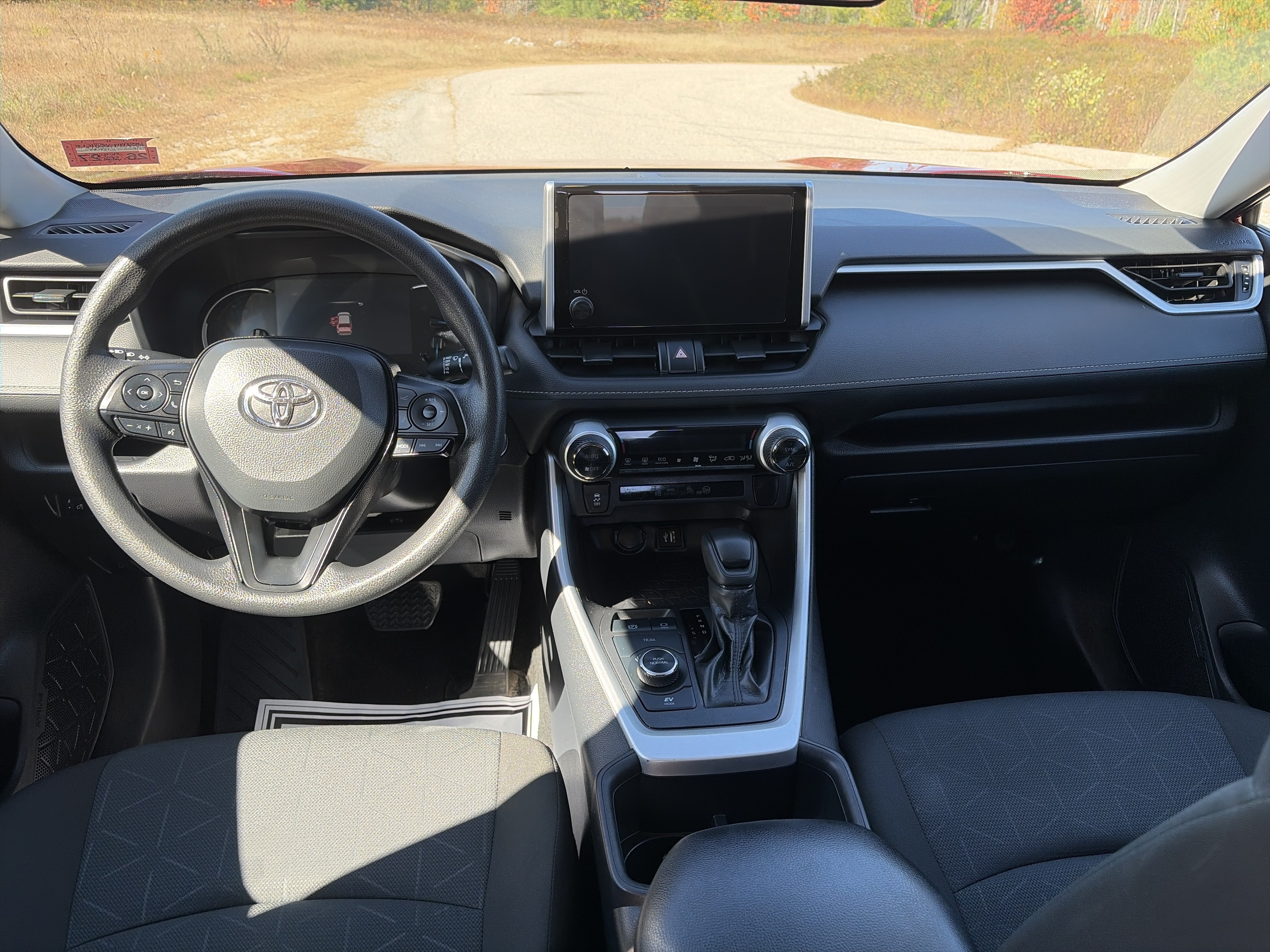 Used 2025 Toyota RAV4 XLE AWD/4WD image 18