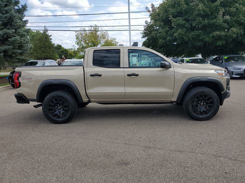 Used 2024 Chevrolet Colorado Trail Boss w/ Advanced Trailering Package AWD/4WD image 6