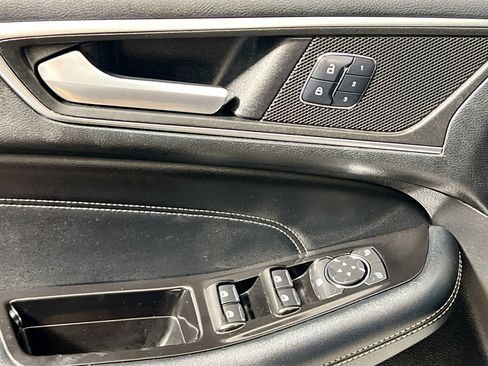 Used 2016 Ford Edge Titanium w/ Technology Package image 16