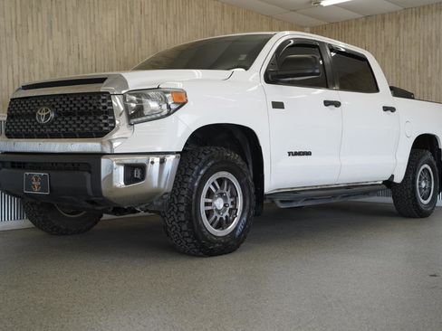 Used 2020 Toyota Tundra SR5 w/ SR5 Convenience Package image 4