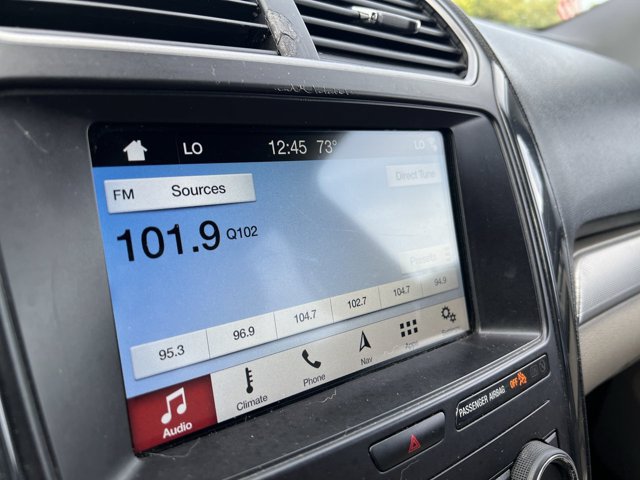 Used 2018 Ford Explorer XLT w/ Equipment Group 201A FWD image 13