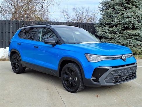 Used 2025 Volkswagen Taos SE image 8