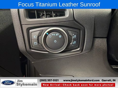 Used 2017 Ford Focus Titanium w/ Titanium Technology Package FWD image 18
