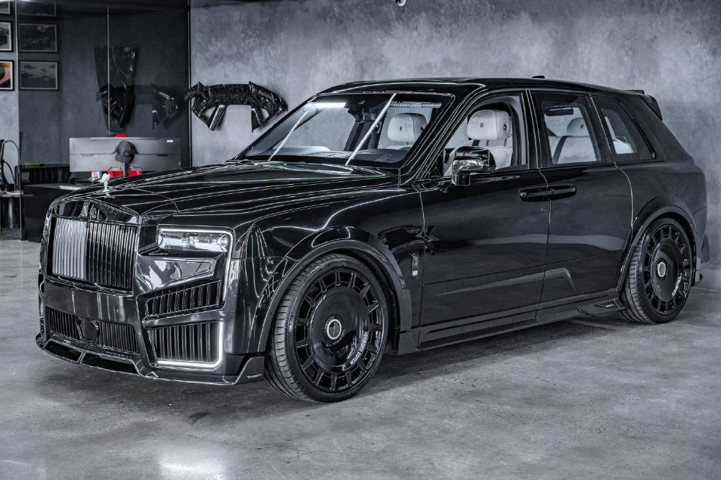 Used 2025 Rolls-Royce Cullinan AWD/4WD image 4