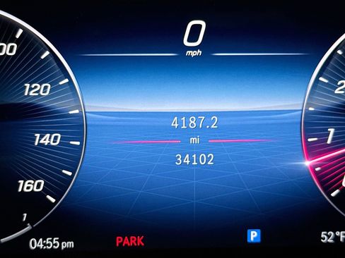 Used 2024 Mercedes-Benz GLC 300 4MATIC image 13