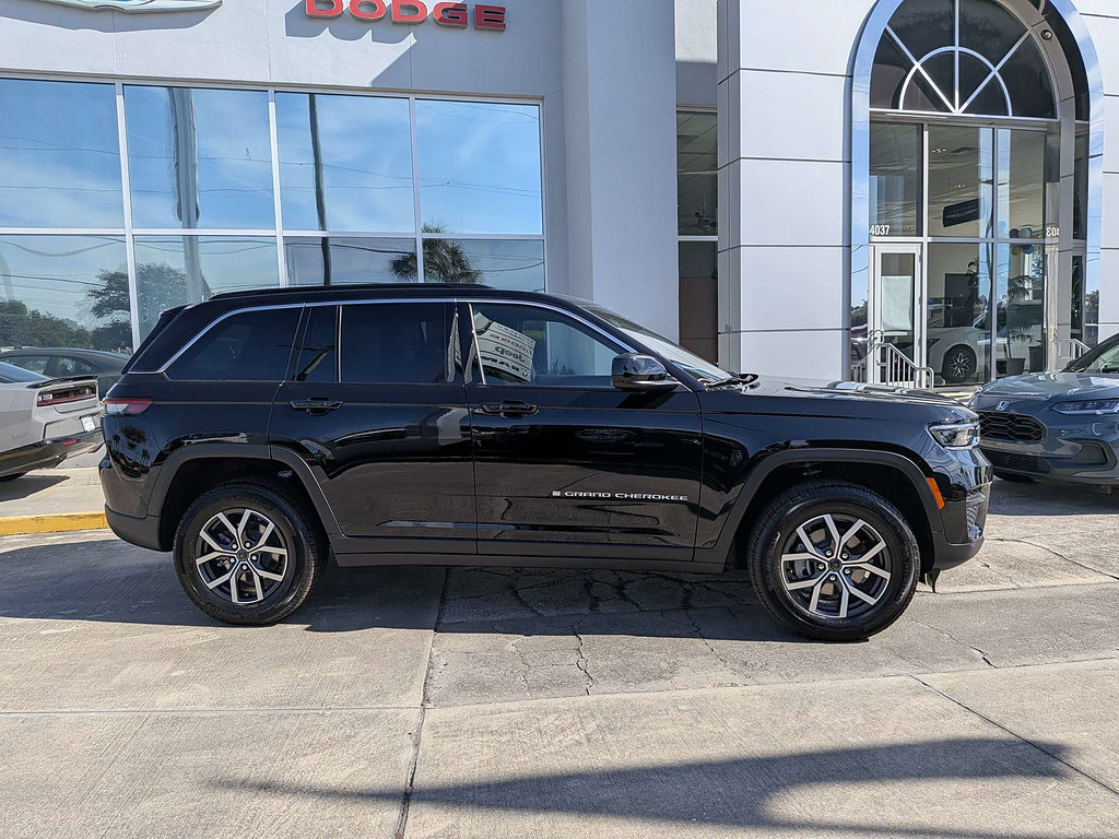 New 2027 Jeep Grand Cherokee Laredo X AWD/4WD image 3