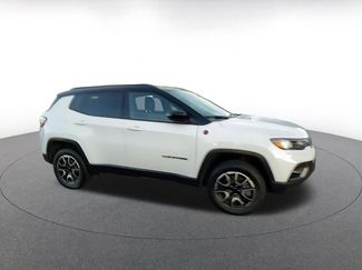 Used 2025 Jeep Compass Trailhawk video 2