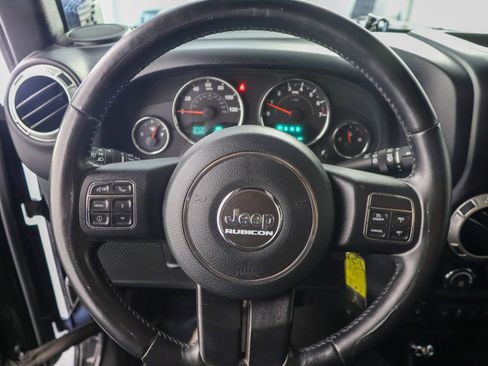 Used 2017 Jeep Wrangler Unlimited Rubicon w/ Connectivity Group AWD/4WD image 16