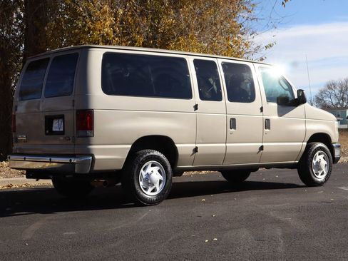 Used 2009 Ford E-350 and Econoline 350 Super Duty Wagon image 5