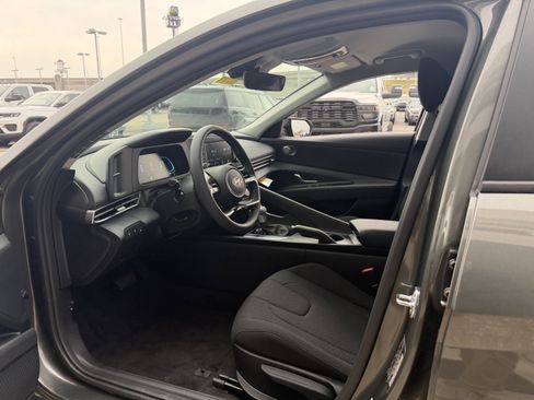 New 2026 Hyundai Elantra SE FWD image 23