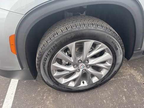 Used 2025 Buick Enclave Preferred image 9