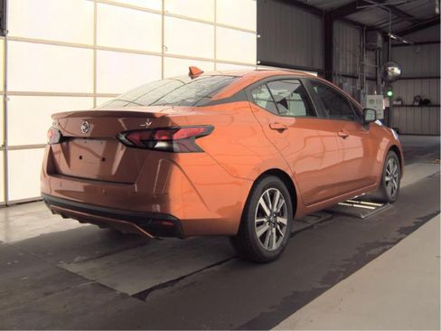Used 2020 Nissan Versa SV FWD image 4