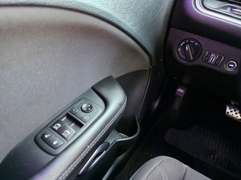 Used 2019 Dodge Challenger SXT image 17