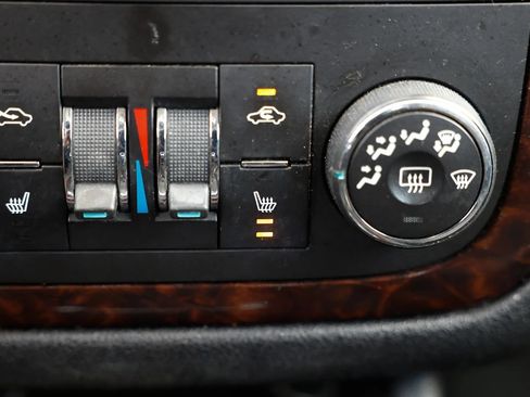 Used 2013 Chevrolet Impala LTZ FWD image 31