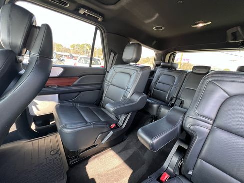 Used 2020 Lincoln Navigator Reserve w/ Luxury Package image 29